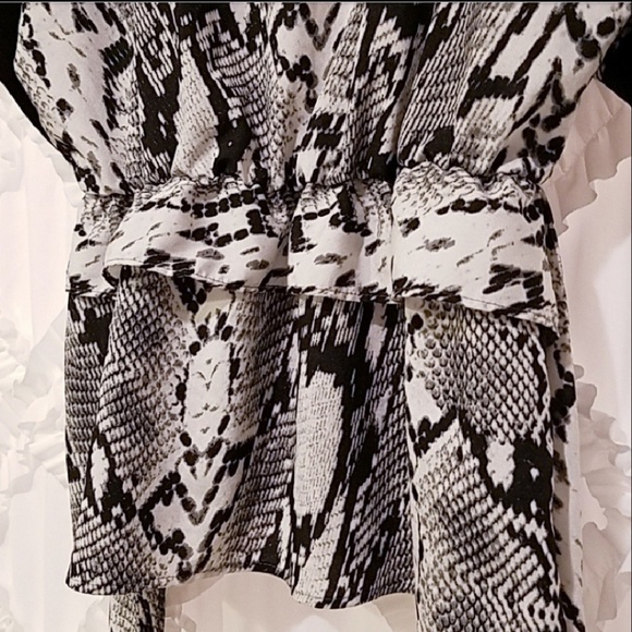 New York & Company Snake Print Kimono Dolman Top - Picture 4 of 6